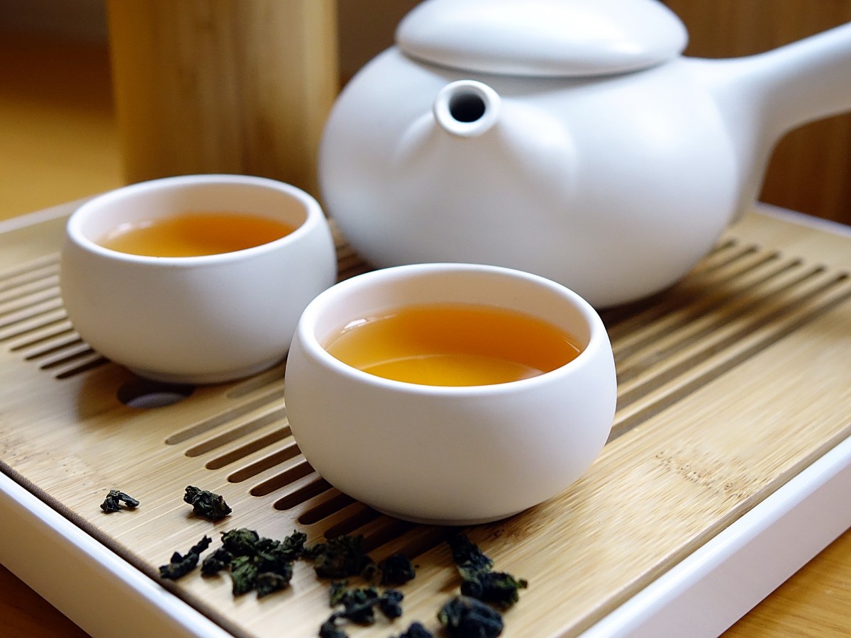 Китайцы и японцы употребляют чай только в чистом виде, полагая, что любые добавки портят напиток